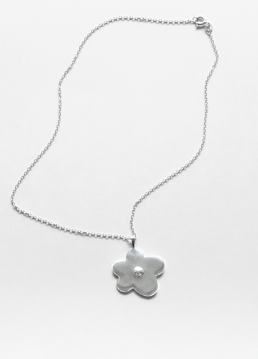 Johanna flower necklace